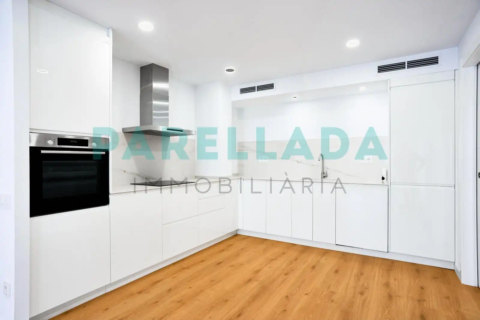 Kitchen of Flat for sale in Badalona  with Air Conditioner, Heating and Parquet flooring