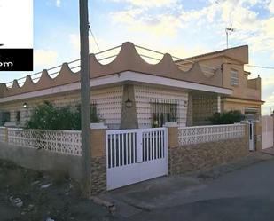 Vista exterior de Casa adosada en venda en Cartagena amb Terrassa