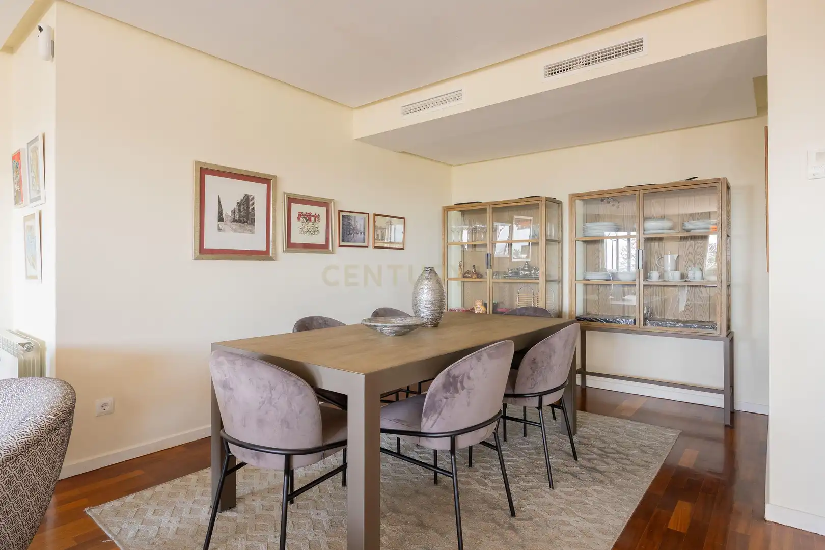 Comedor de Apartamento en venta en Madrid con Piscina