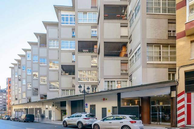 Piso en Venta en Plz General Primo de Rivera,  Edif Arango en Milán - Pumarín