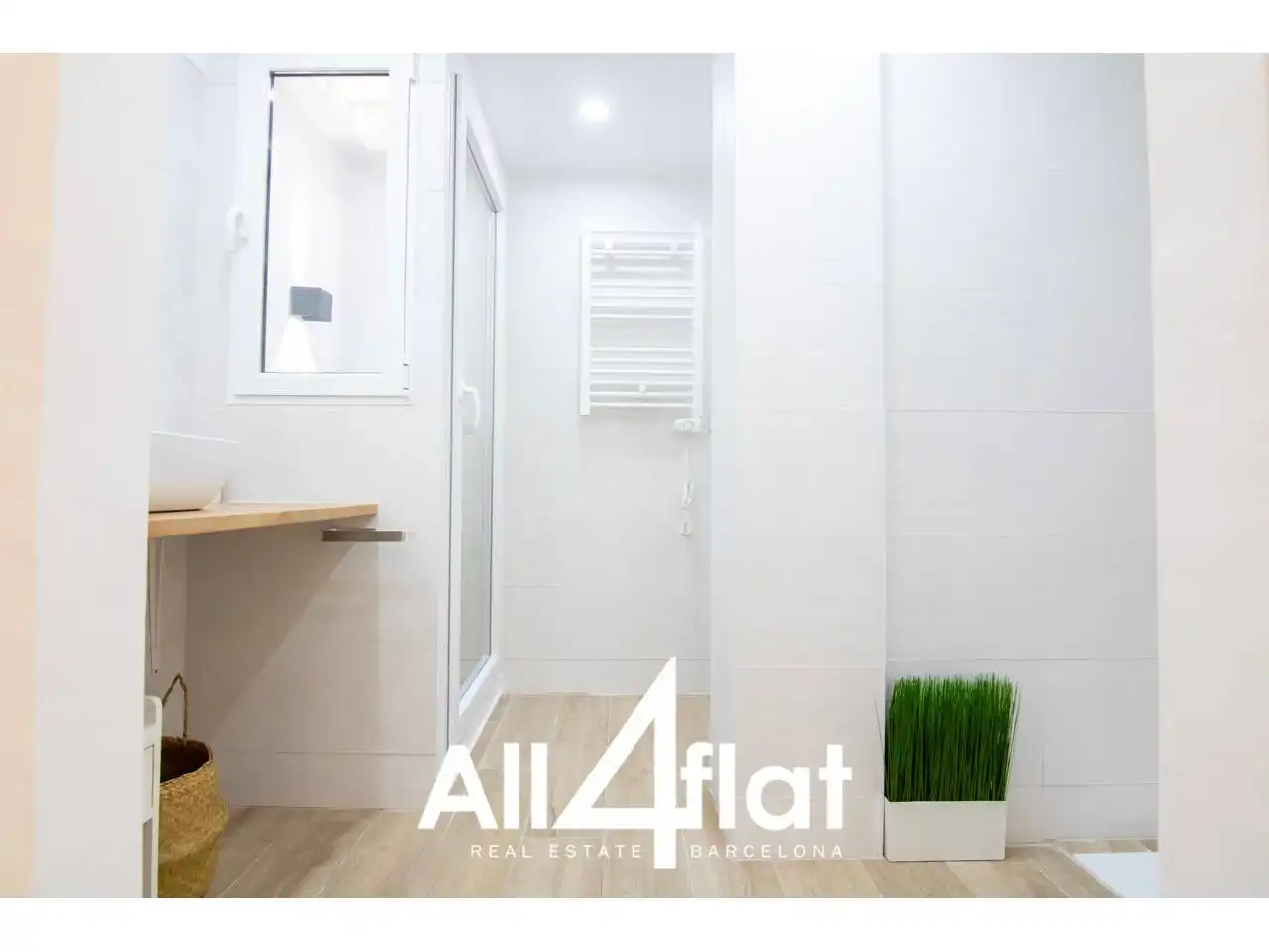 Schlafzimmer von Wohnung zur Miete in Barcelona mit Klimaanlage, Parkett und Möbliert