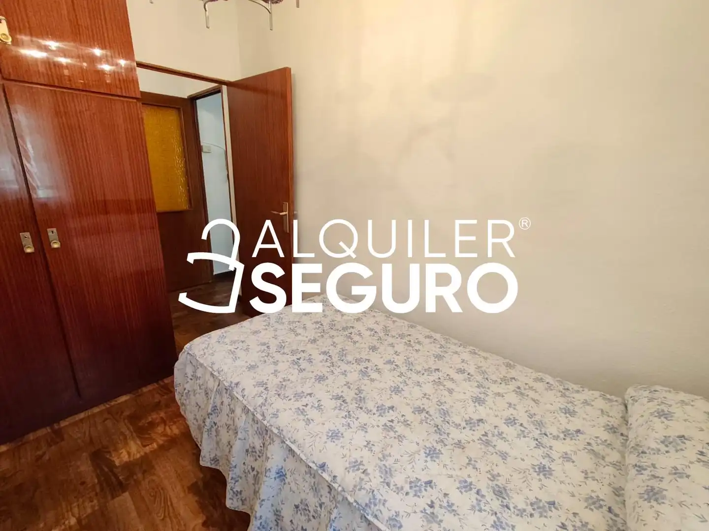 Dormitori de Pis de lloguer en Madrid amb Calefacció, Terrassa i Moblat
