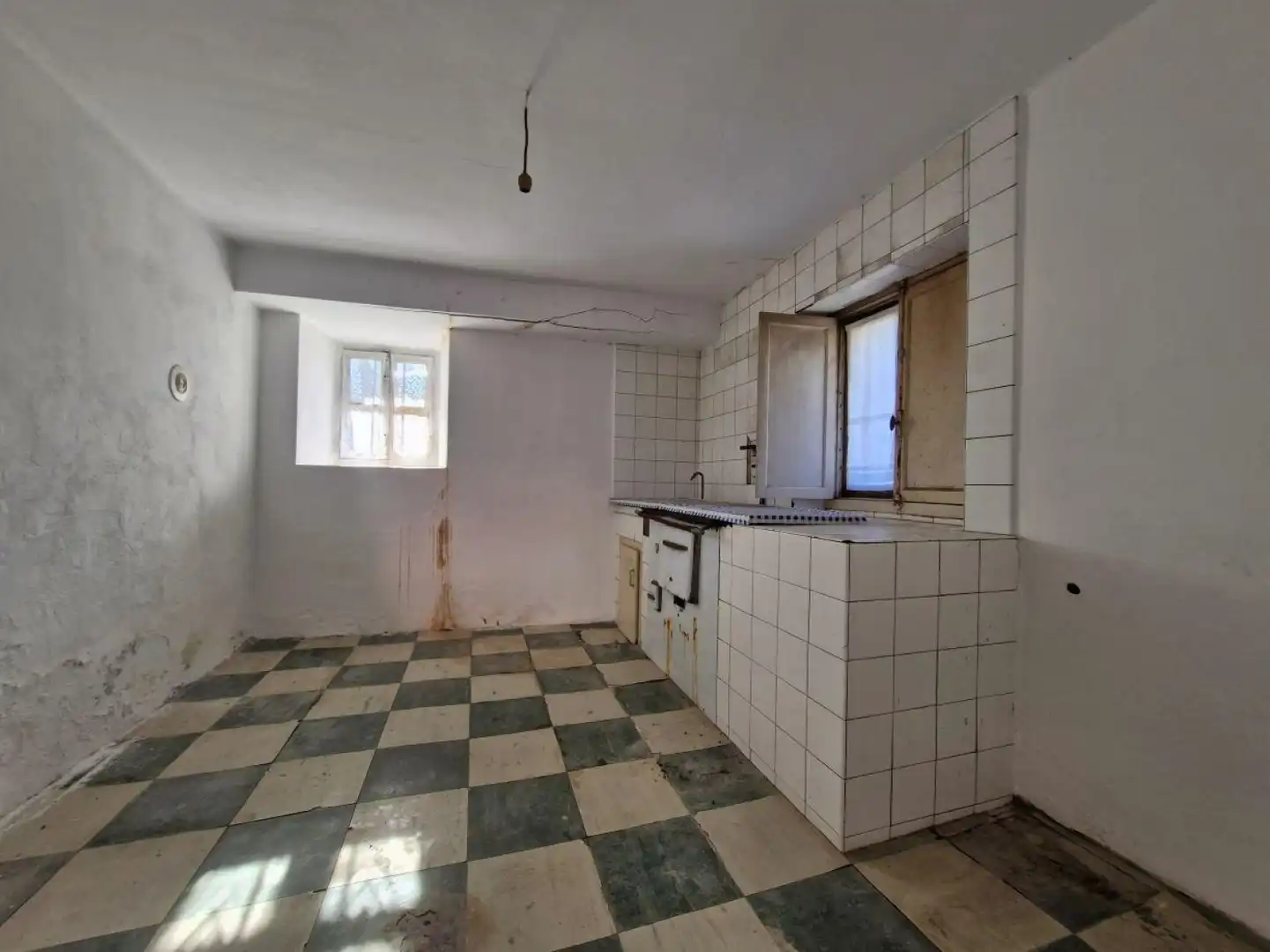 Küche von Einfamilien-Reihenhaus zum Verkauf in Arenas de Iguña mit Privatgarten und Balkon