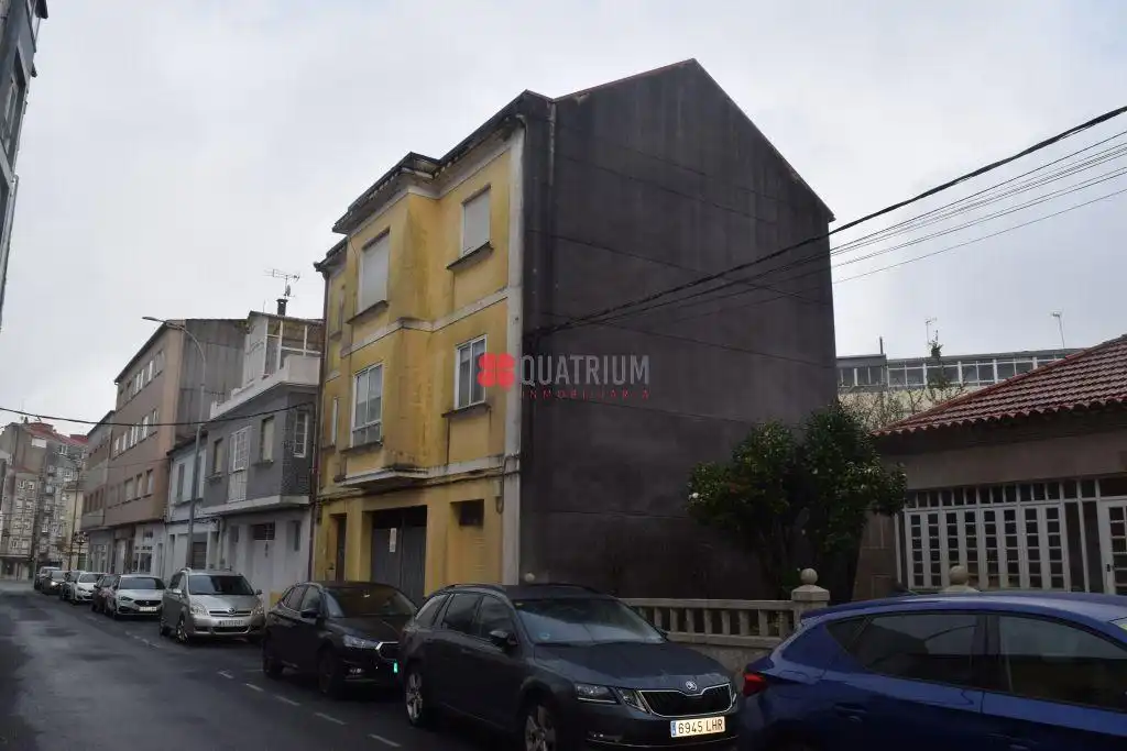 Vista exterior de Edificio en venta en A Estrada 