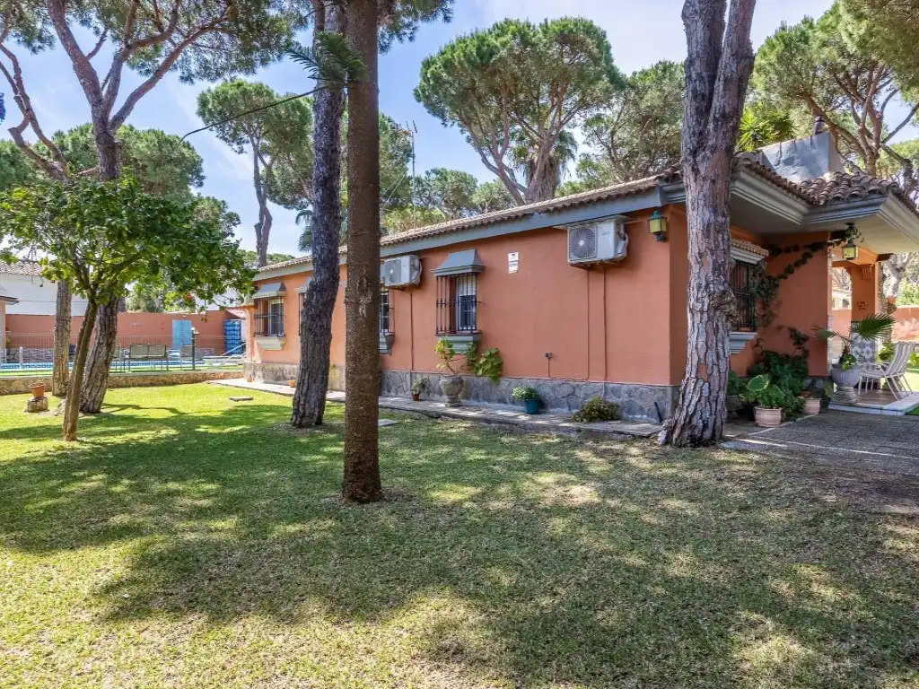 Vista exterior de Casa o xalet en venda en Chiclana de la Frontera amb Aire condicionat, Calefacció i Jardí privat