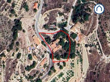 Casa rústica con balcón en venta en Avenida Sierra Espuña 10