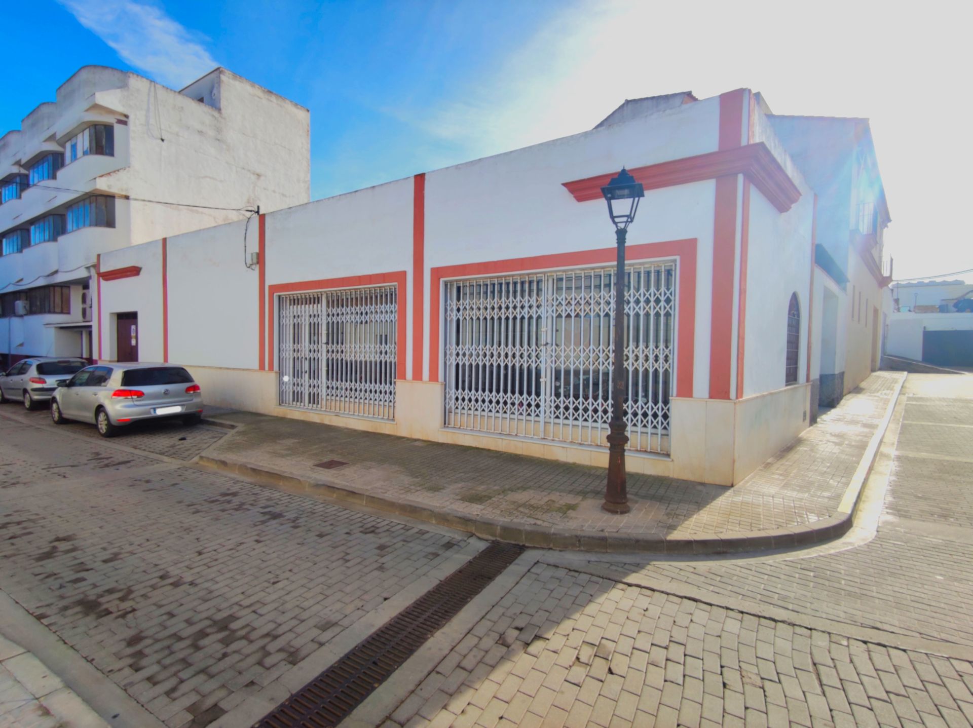 Vista exterior de Local en venda en Lebrija amb Alarma