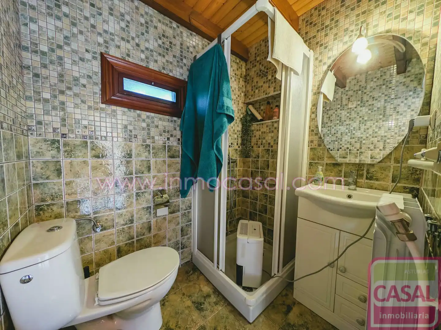 Bathroom of Houses for sale in San Martín del Rey Aurelio  with Heating, Terrace and Storage room