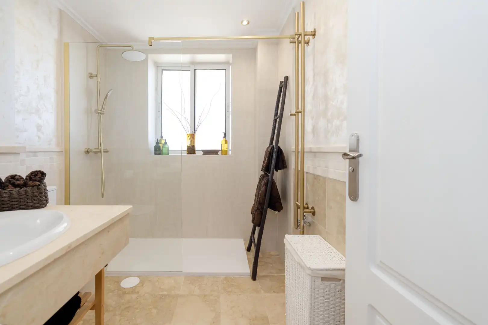 Badezimmer von Wohnung zum Verkauf in Marbella mit Klimaanlage, Heizung und Terrasse
