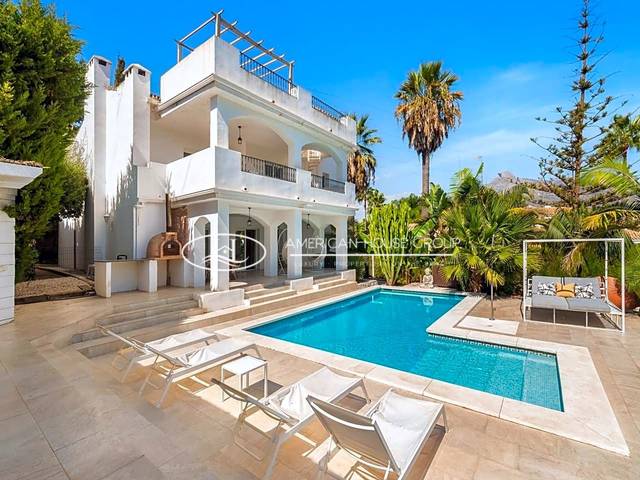 Casa-chalet en Venta en La Dama de Noche - La Alzambra