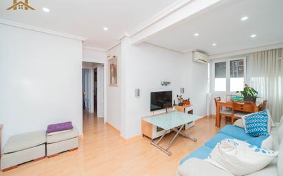 Living room of Flat for sale in Móstoles  with Air Conditioner, Heating and Parquet flooring