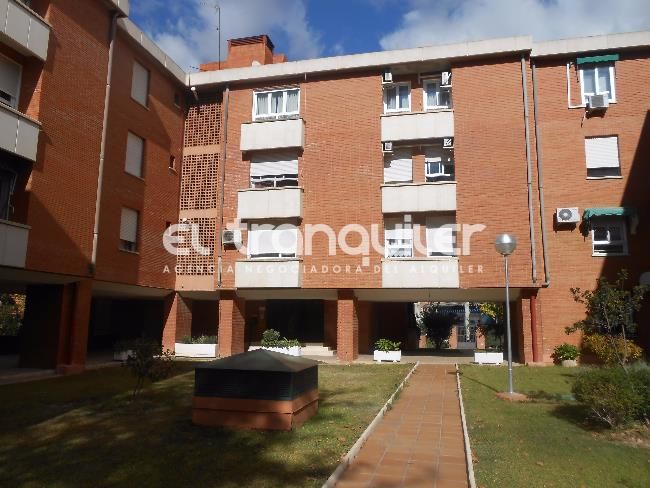 Exterior view of Flat to rent in Alcalá de Henares  with Air Conditioner, Furnished and Washing machine