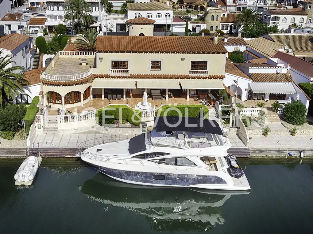 Chalet con piscina en venta en Carrer Salins 2ª Línea, imagen 2