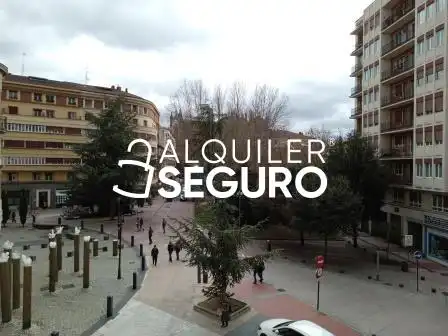 Vista exterior de Piso de alquiler en Vitoria - Gasteiz con Calefacción