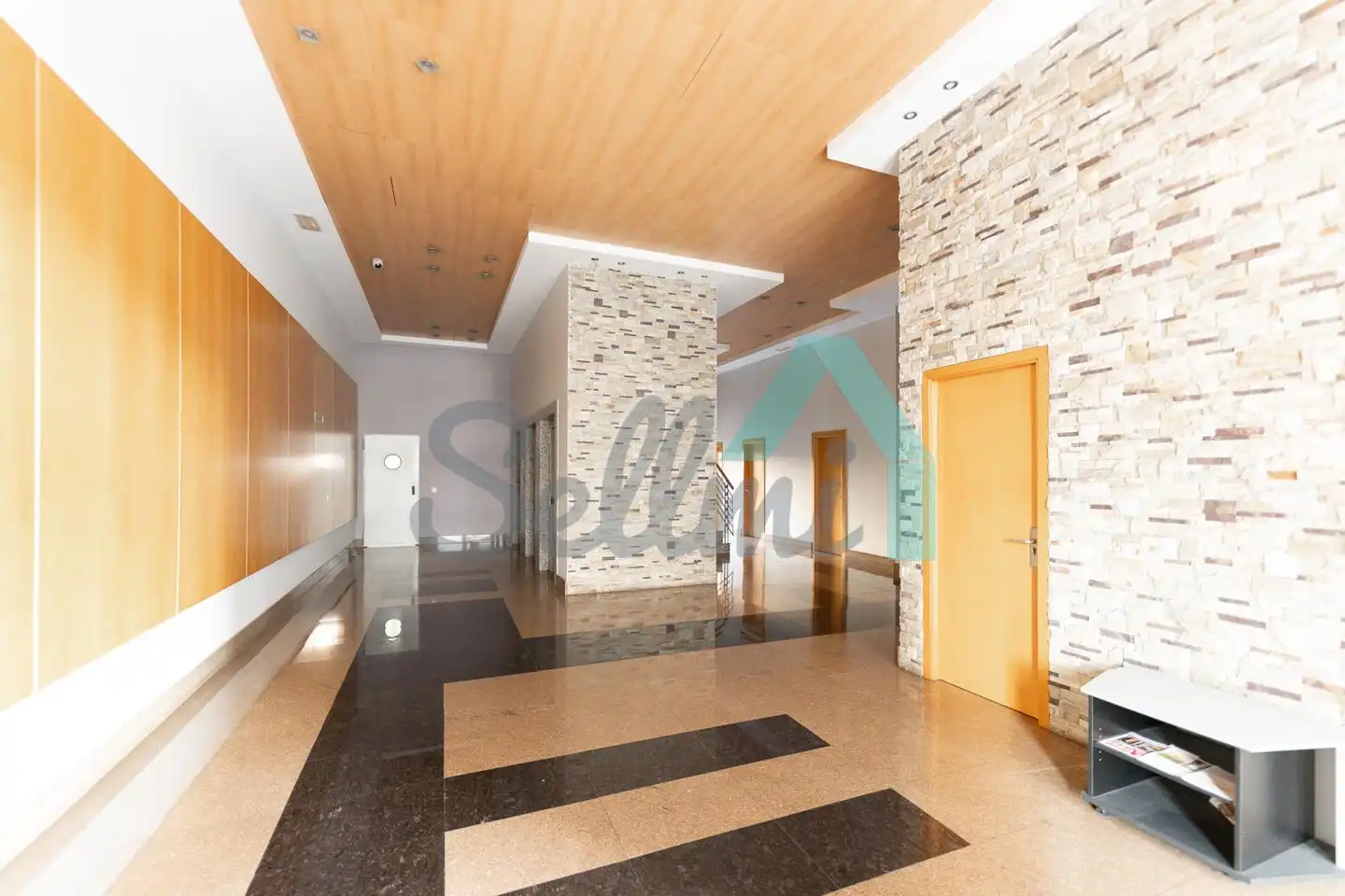 Estudio de alquiler en Avenida de Bruselas, HUCA - La Cadellada