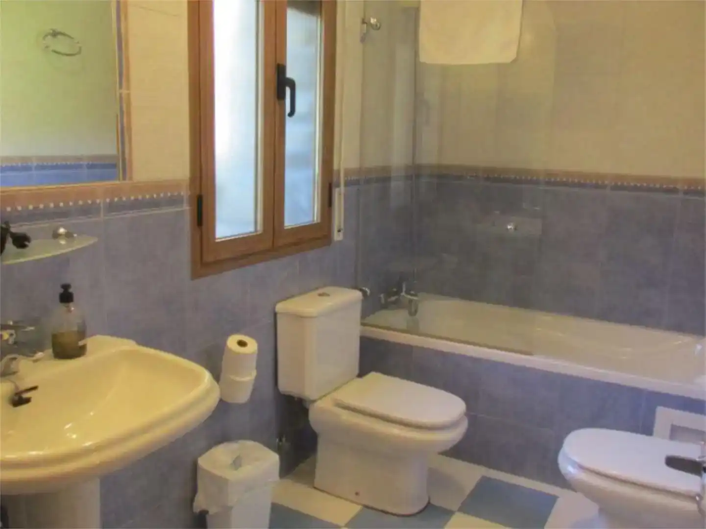 Bany de Casa o xalet de lloguer en Jaca amb Jardí privat, Parquet i Moblat