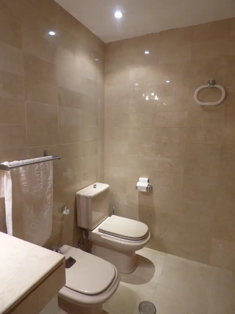 Bathroom of Flat for rent in Madrid  with Air Conditioner, Heating and Furnished