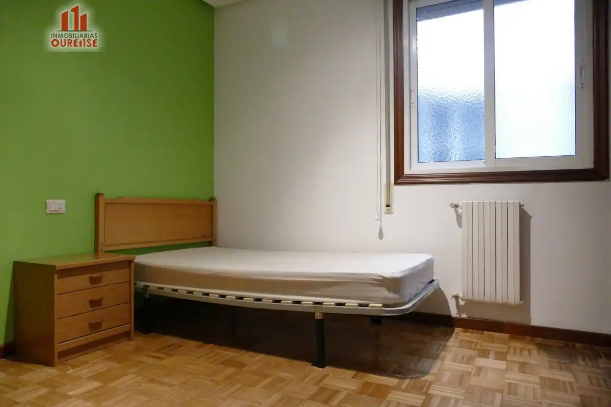 Habitación de Piso de alquiler en Ourense Capital  con Calefacción, Amueblado y Balcón