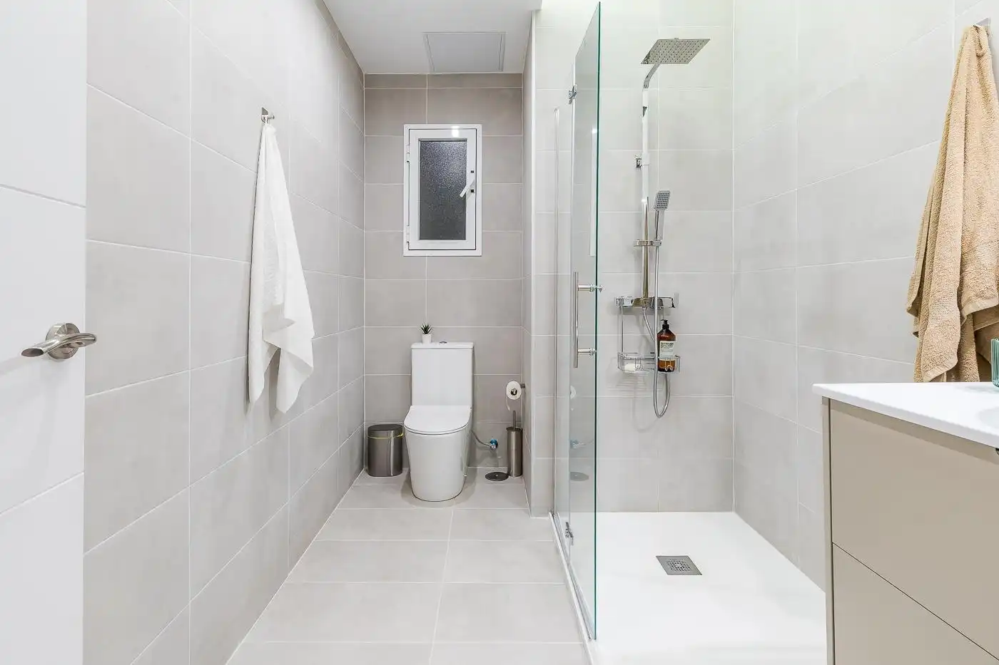 Bany de Apartament en venda en Madrid amb Aire condicionat, Calefacció i Moblat