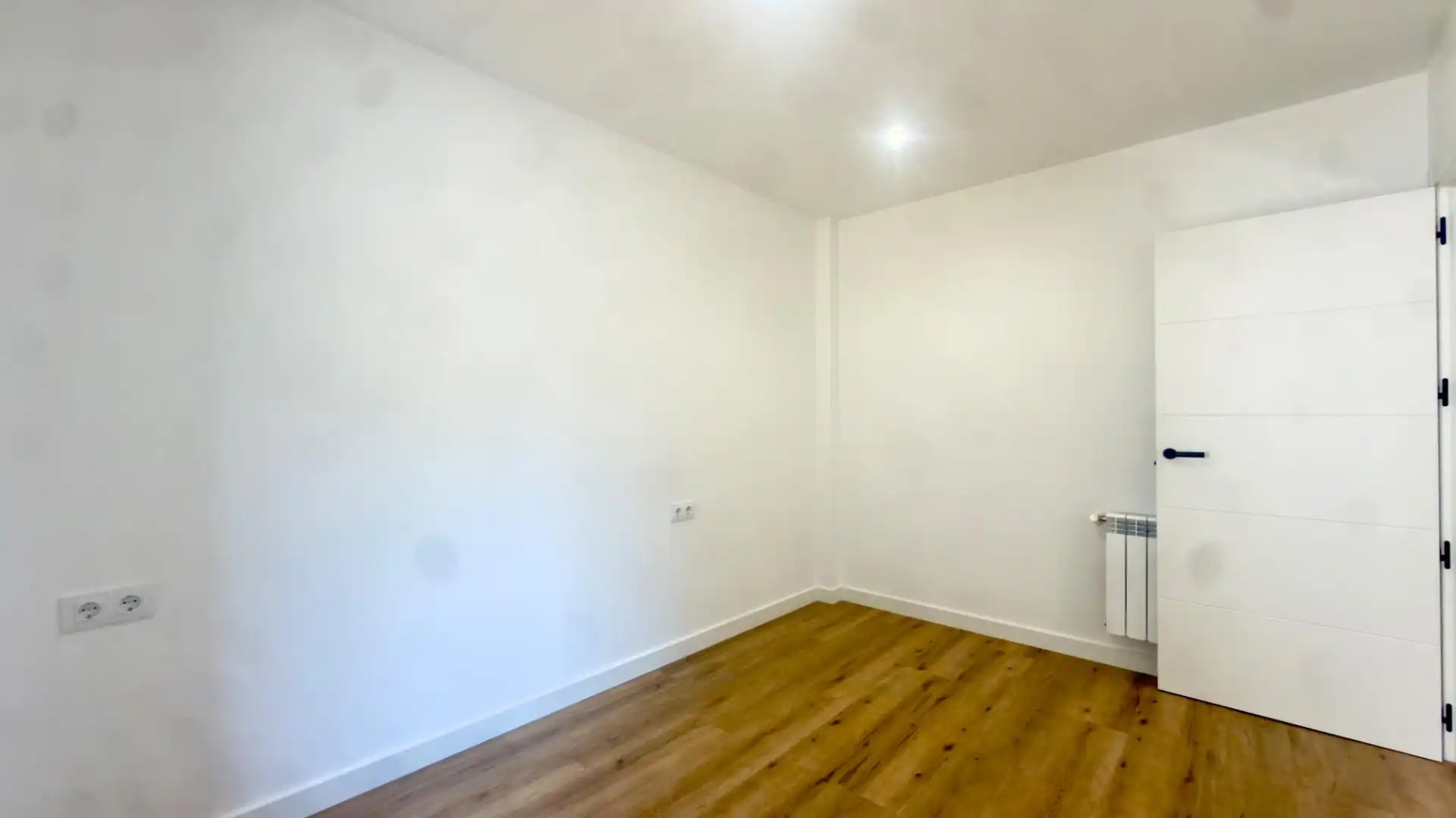 Habitación de Planta baja en venta en Ourense Capital  con Calefacción, Jardín privado y Terraza