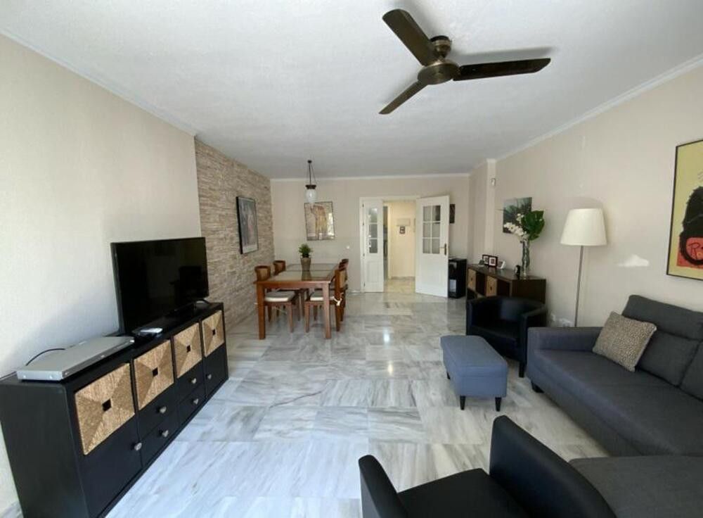 Sala d'estar de Planta baixa en venda en Marbella amb Aire condicionat, Terrassa i Traster