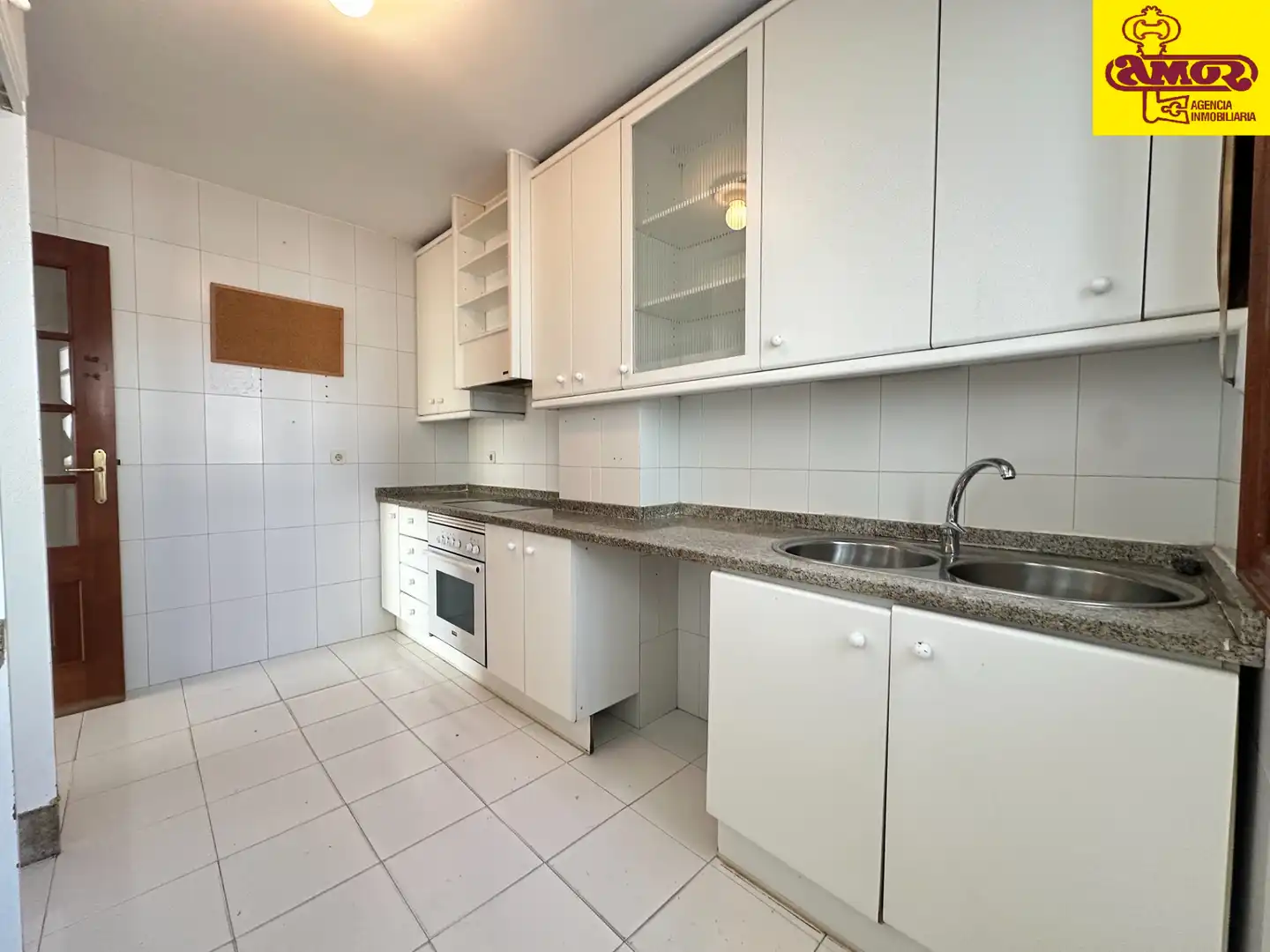 Cocina de Piso en venta en Santiago de Compostela  con Calefacción, Terraza y Trastero