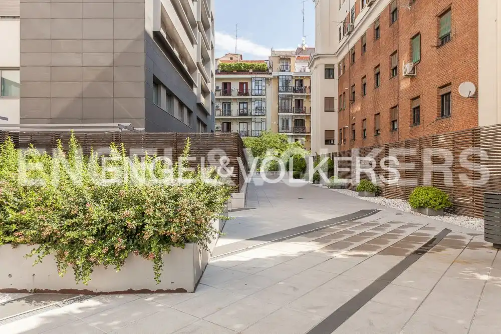 Exterior view of Attic for rent in Madrid  with Air Conditioner, Heating and Furnished