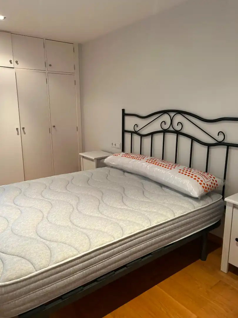 Bedroom of Flat for rent in Santiago de Compostela   with Furnished