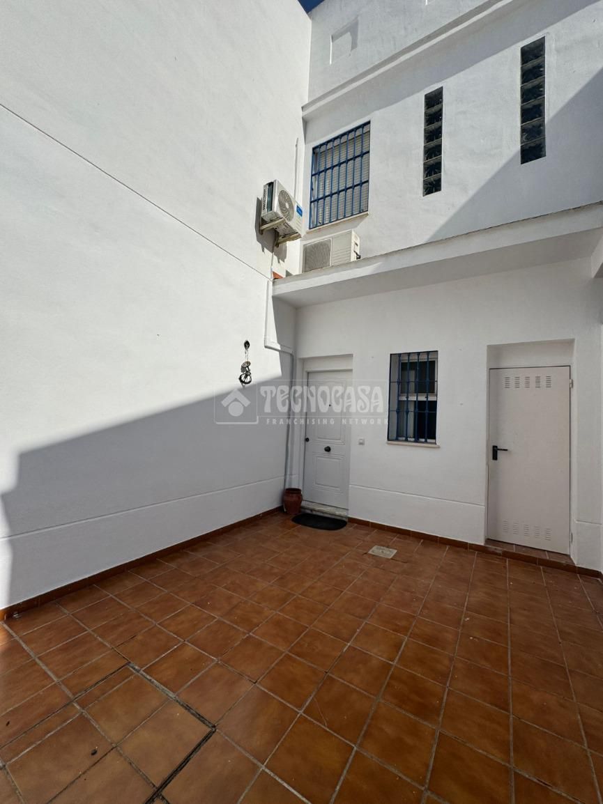 Vista exterior de Casa adosada de lloguer en La Rinconada amb Aire condicionat