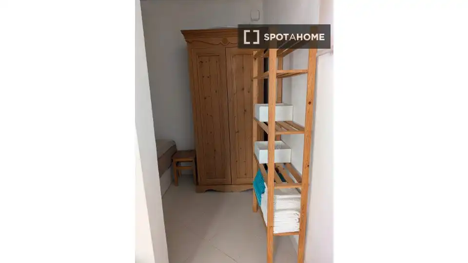 Dormitori de Apartament per a compartir en Callosa d'en Sarrià amb Aire condicionat, Terrassa i Moblat