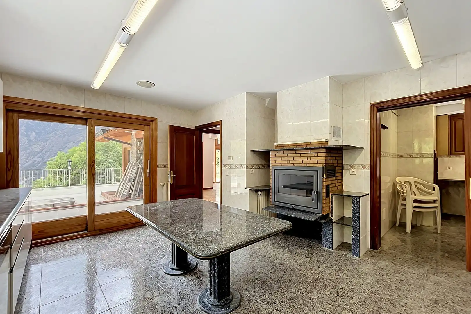 Küche von Haus oder Chalet zur Miete in Escaldes – Engordany mit Heizung, Privatgarten und Parkett
