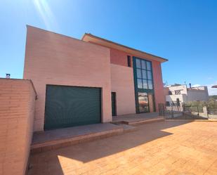 Exterior view of Single-family semi-detached for sale in Olèrdola  with Terrace