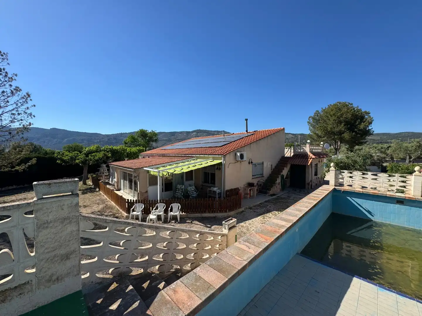 Vista exterior de Casa o chalet en venta en Onil con Aire acondicionado, Jardín privado y Piscina