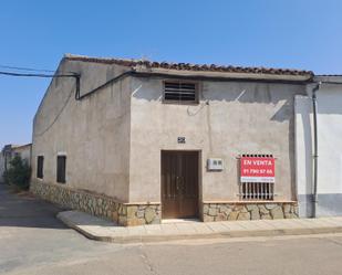 Vista exterior de Casa o xalet en venda en Madrigalejo amb Traster