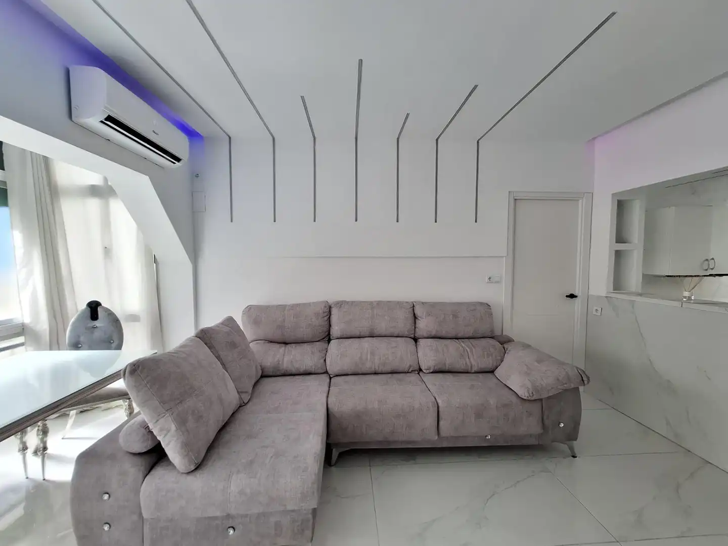 Sala de estar de Piso en venta en Marbella con Aire acondicionado y Piscina comunitaria