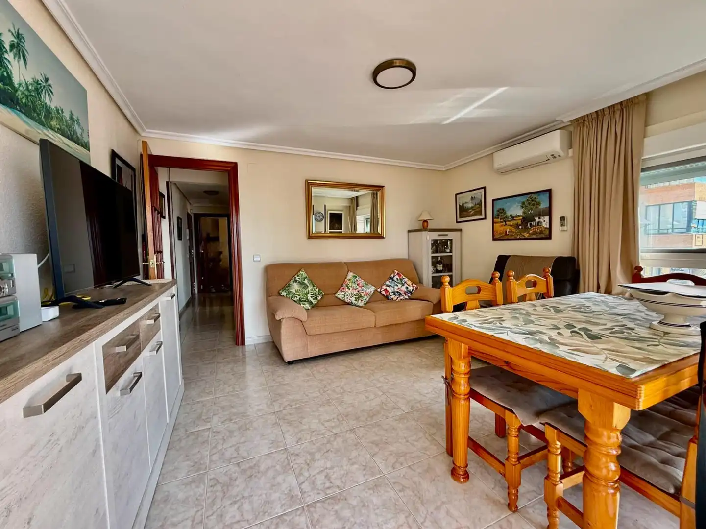 Sala d'estar de Apartament en venda en Benidorm amb Aire condicionat, Terrassa i Moblat