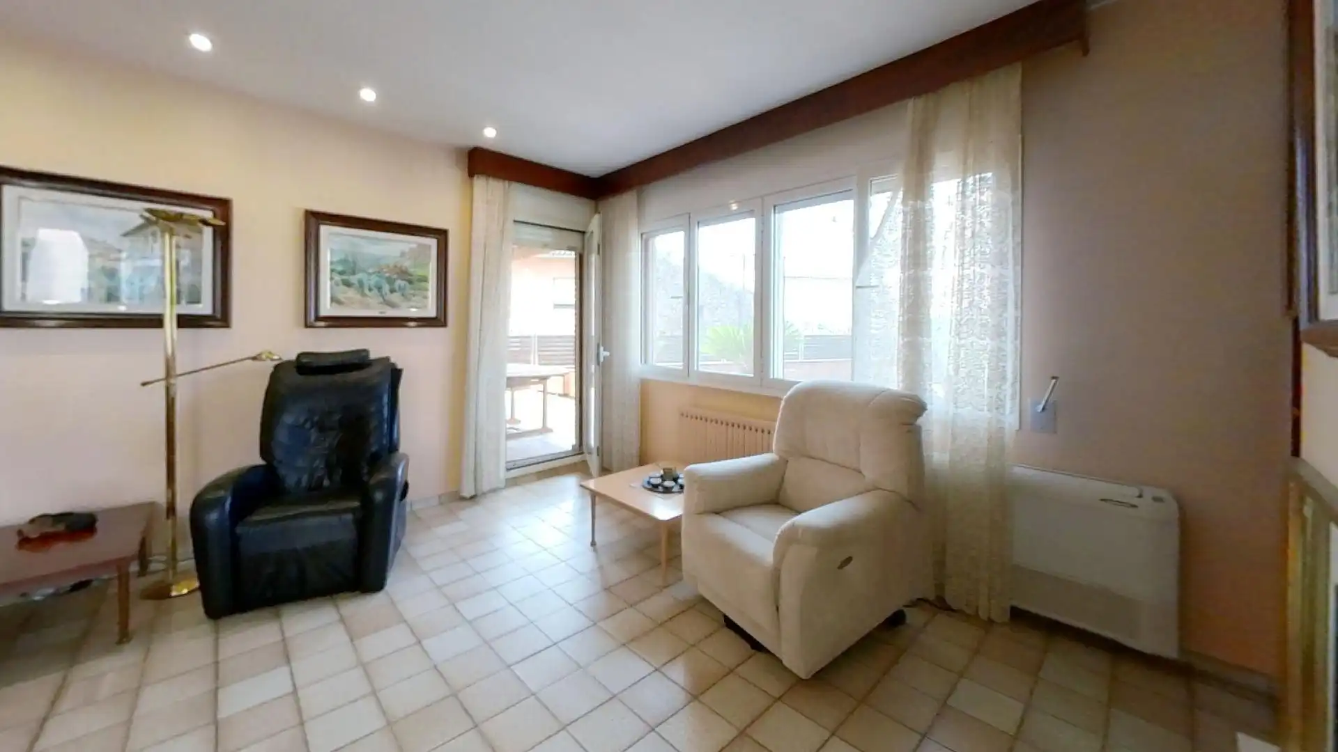 Sala d'estar de Casa adosada en venda en Les Franqueses del Vallès amb Calefacció, Jardí privat i Terrassa