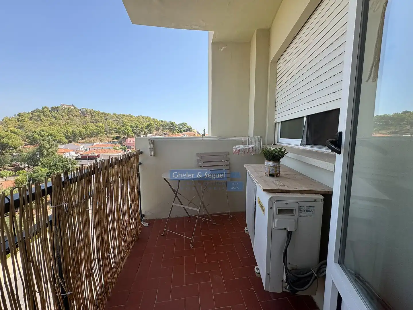 Balcony of Flat for sale in Gilet