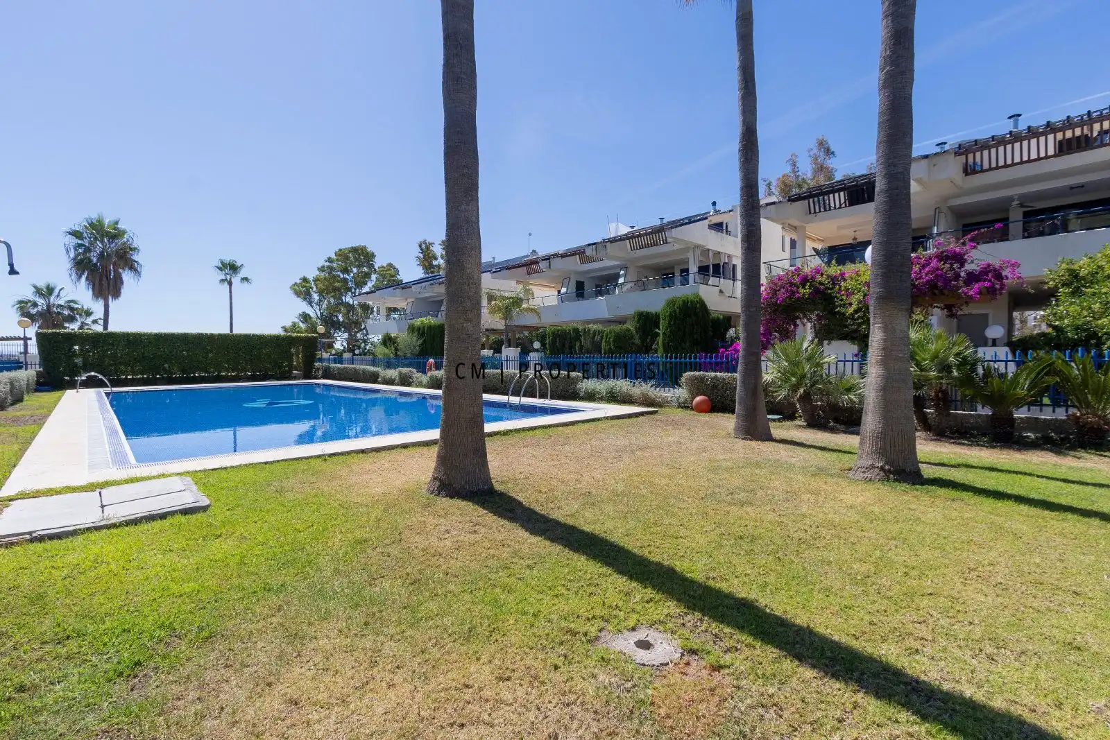 Piscina de Casa adosada en venda en Sagunto / Sagunt amb Aire condicionat, Calefacció i Terrassa