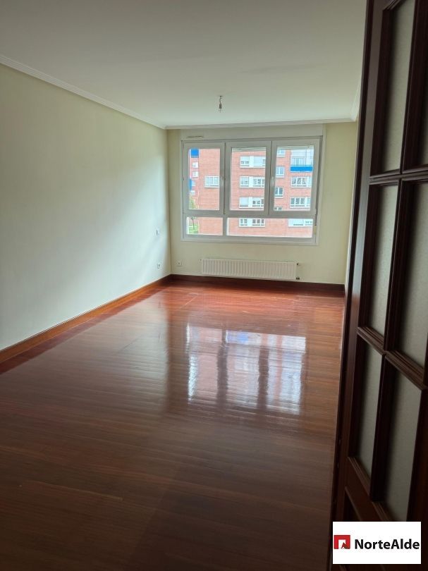 Dormitori de Pis en venda en Barakaldo  amb Calefacció