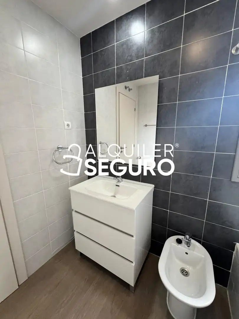 Bathroom of Flat for rent in Fuencarral - El Pardo