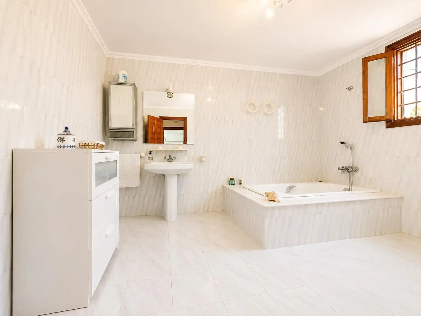 Bathroom of Houses for sale in Elche / Elx