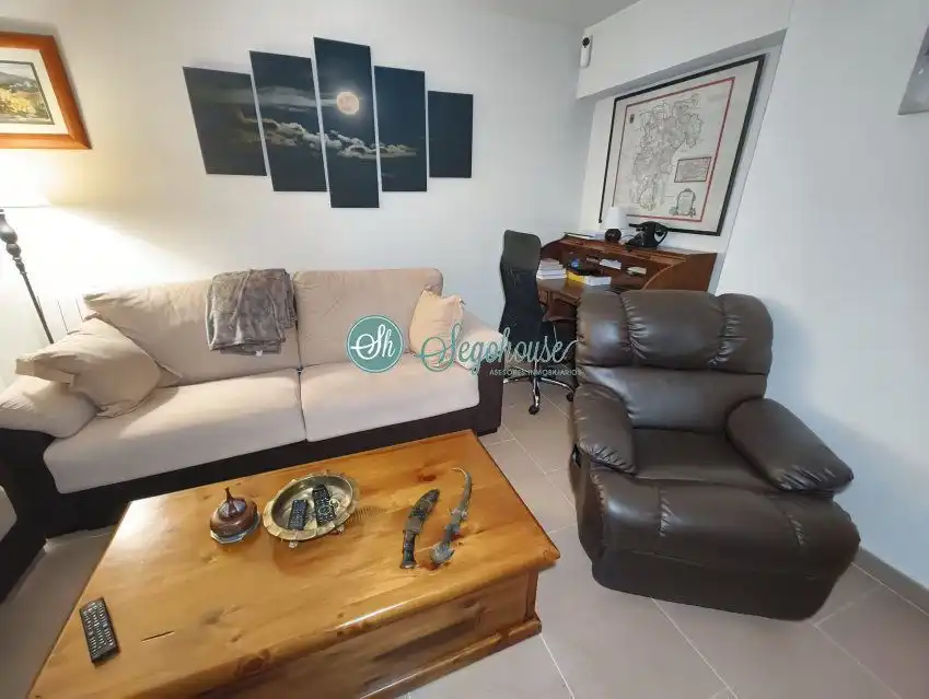 Sala de estar de Piso en venta en Segovia con Calefacción, Terraza y Amueblado