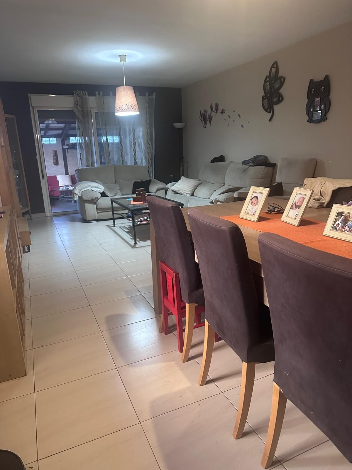 Sala d'estar de Casa adosada en venda en Camarenilla amb Aire condicionat, Calefacció i Parquet