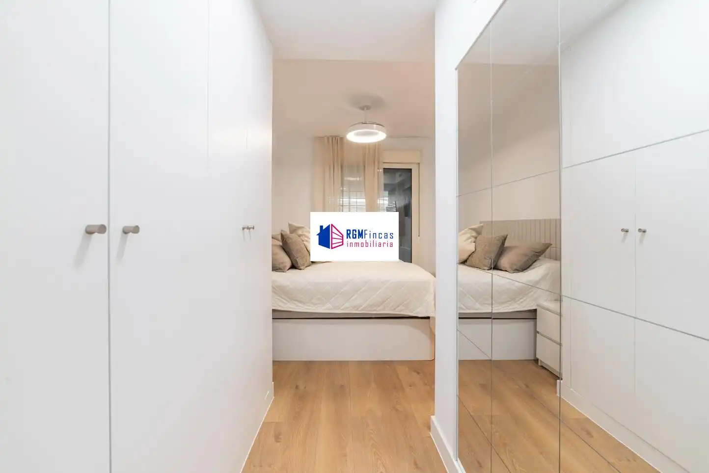 Habitación de Piso en venta en Sevilla con Aire acondicionado, Calefacción y Jardín privado