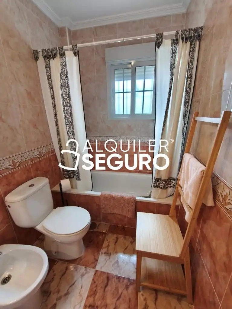 Baño de Casa o chalet de alquiler en Elche / Elx con Aire acondicionado, Terraza y Piscina