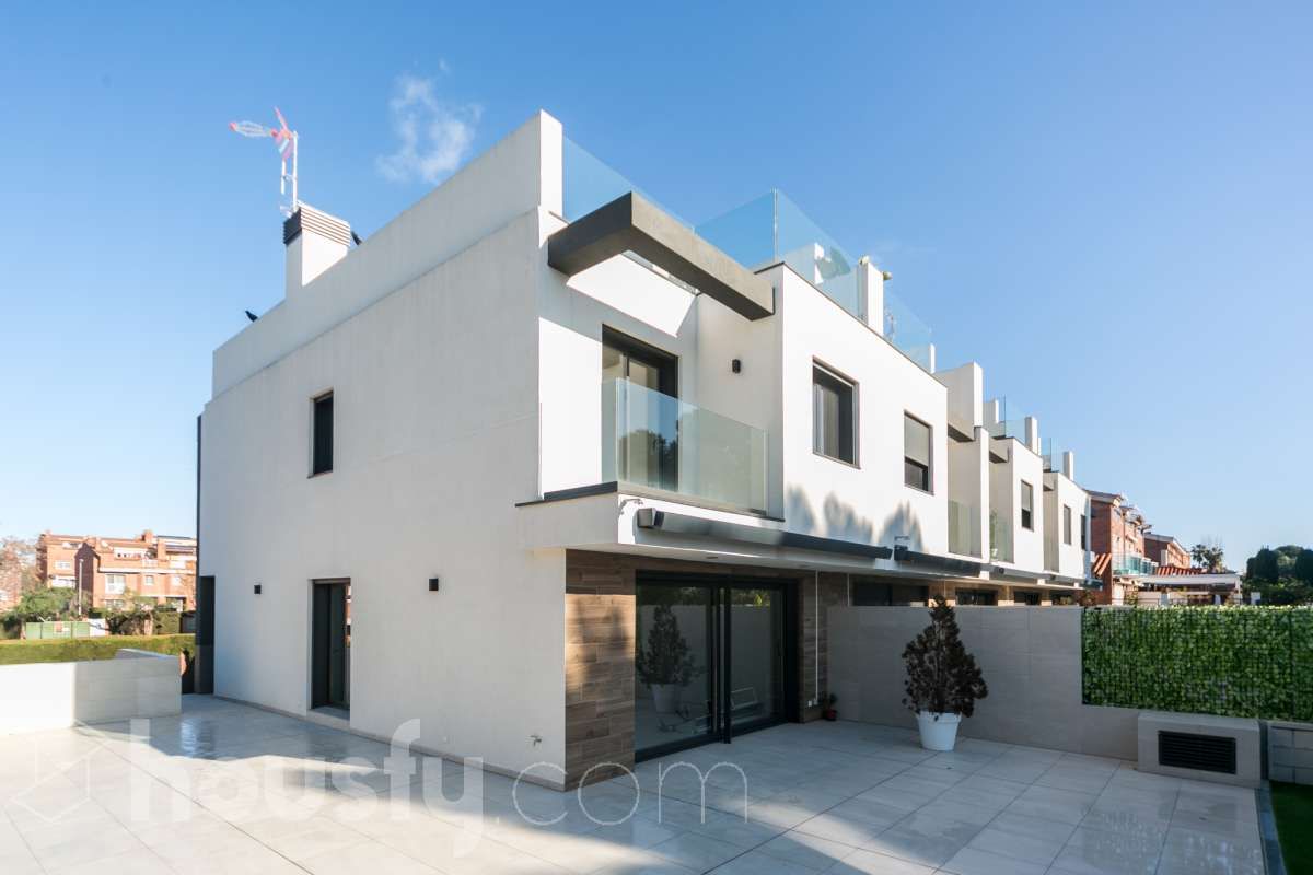 Vista exterior de Casa adosada de alquiler en  Tarragona Capital con Aire acondicionado, Calefacción y Jardín privado