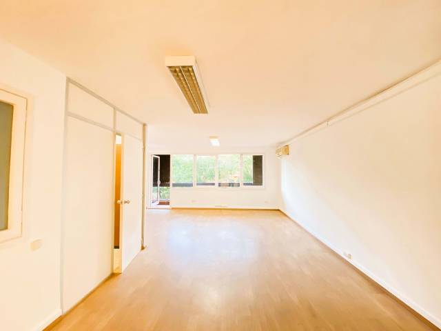 Oficina en Alquiler en Les Tres Torres