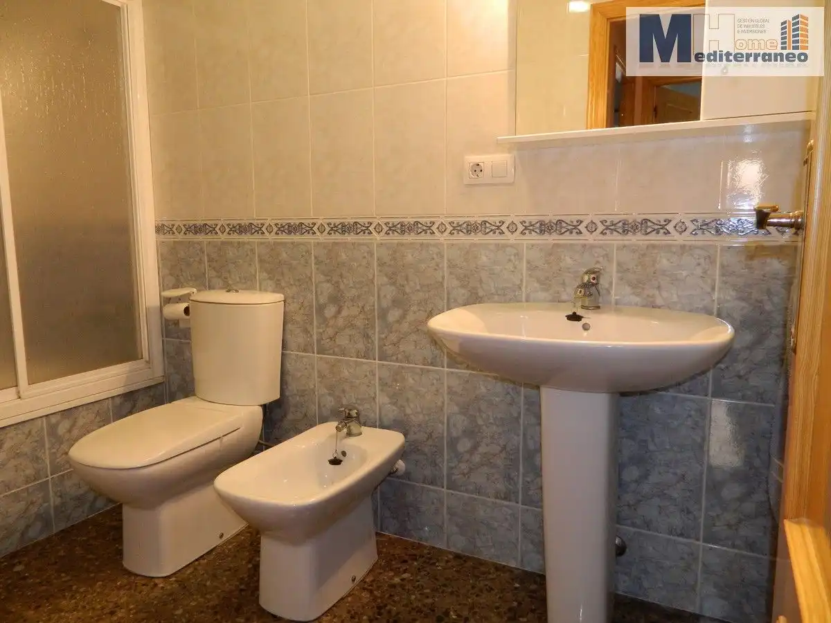 Bany de Apartament de lloguer en Canet d'En Berenguer amb Aire condicionat, Calefacció i Terrassa