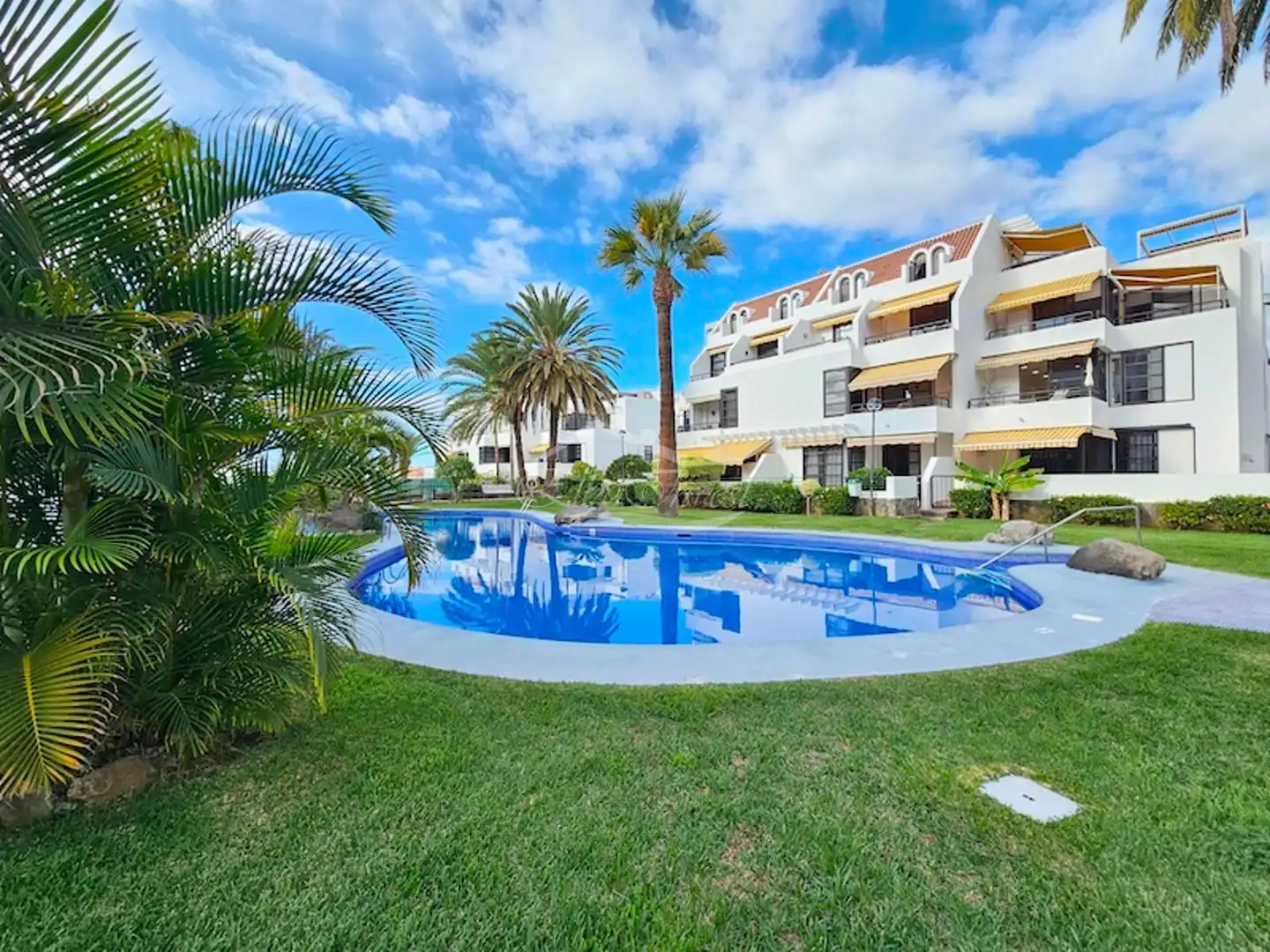 Vista exterior de Piso en venta en Arona con Aire acondicionado, Terraza y Piscina